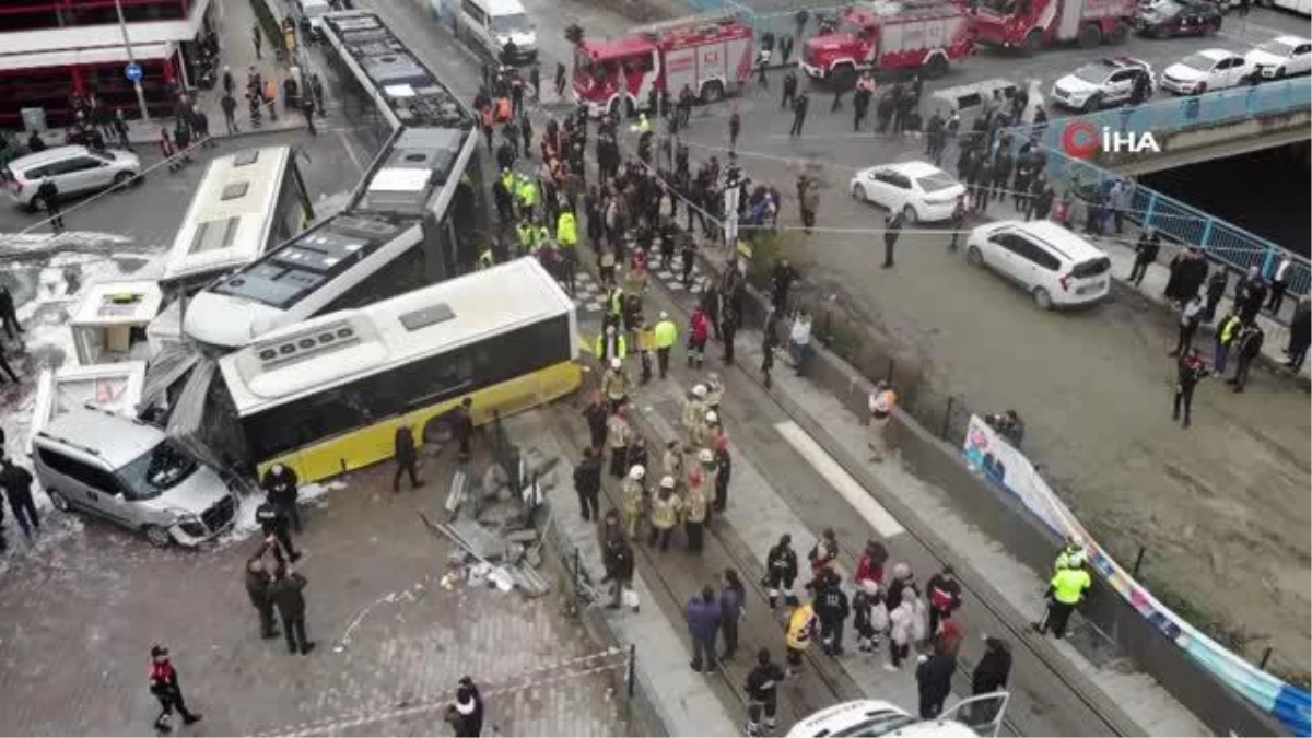 Tramvay ile otobüsün çarpıştığı kaza böyle görüntülendi