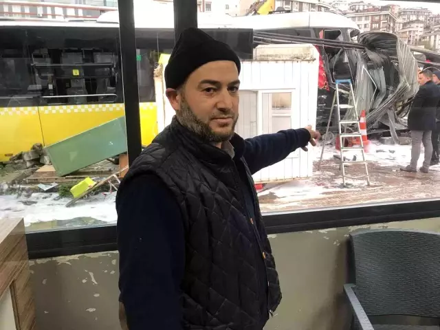 Tramvay kazasından inanılmaz kurtuluş kamerada: Kulübe üzerine yıkıldı