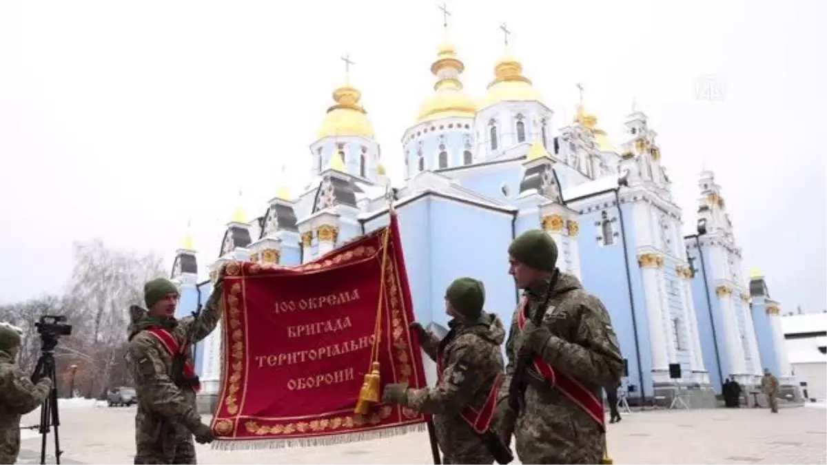 Ukrayna'da 'Bölgesel Savunma Kuvvetleri'ne sancakları verildi