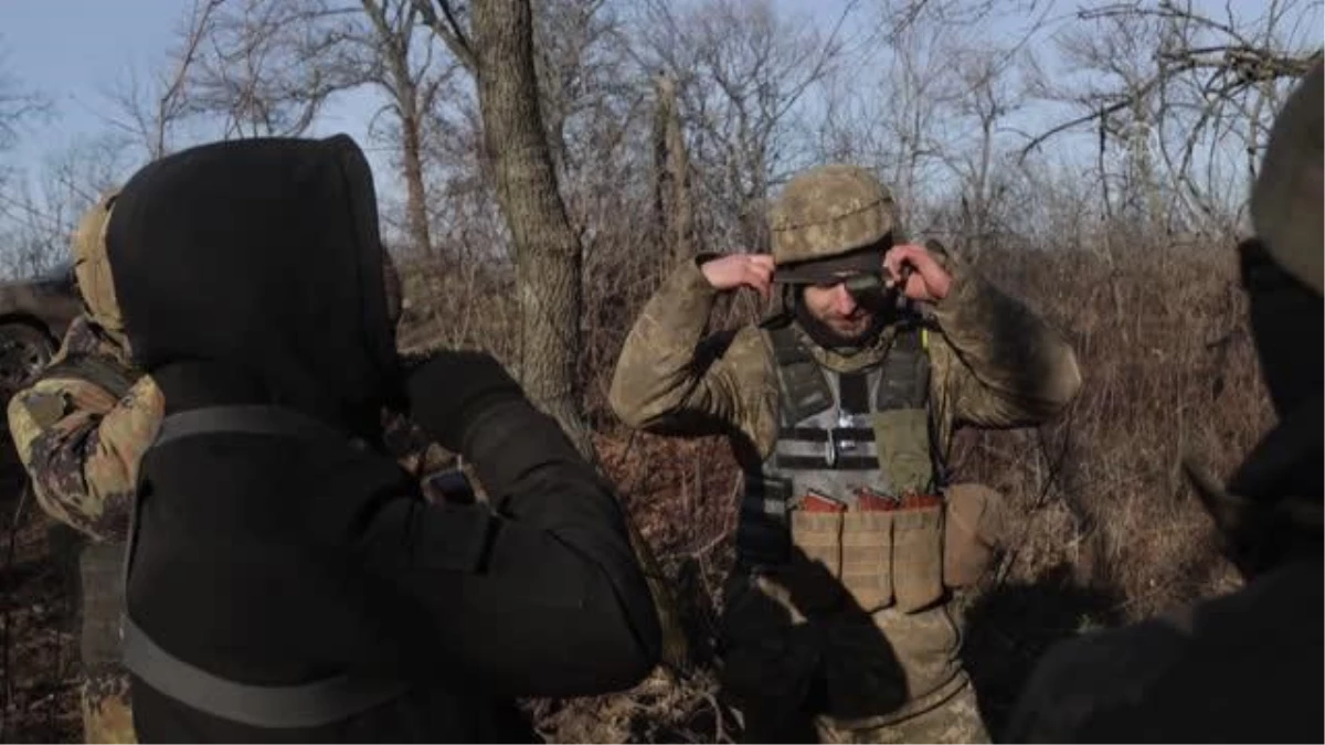 Ukrayna Ordusuna bağlı birliklerin, şiddetli çatışmaların yaşandığı Donbas\'taki bekleyişi AA tarafından görüntülendi