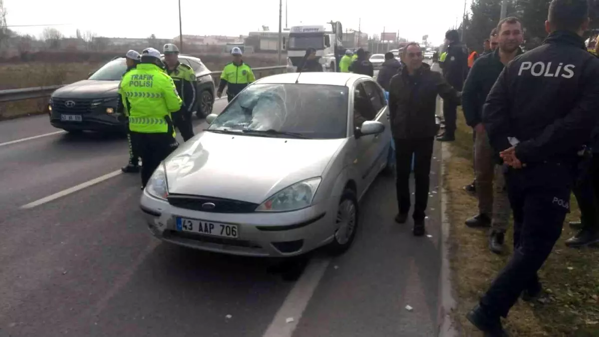 Yolun karşısına geçmeye çalışan yaşlı adam otomobilin çarpmasıyla hayatını kaybetti