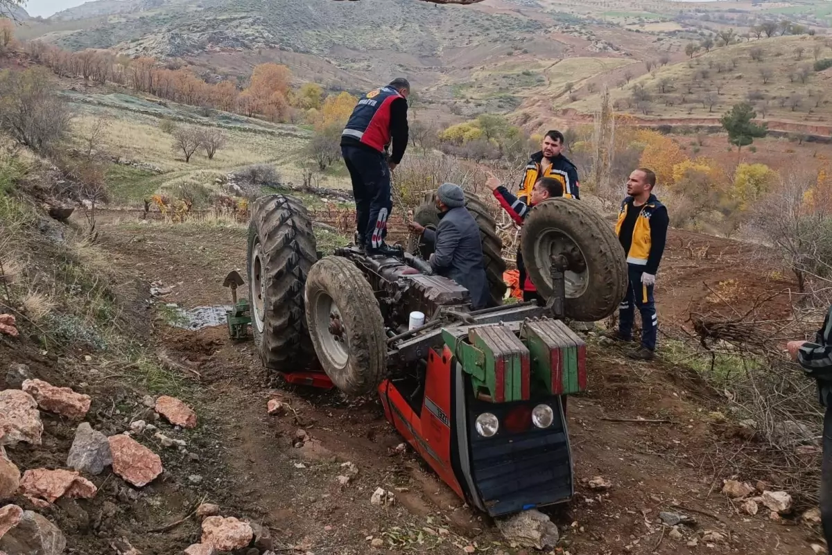 Adıyaman\'da devrilen traktörün sürücüsü öldü