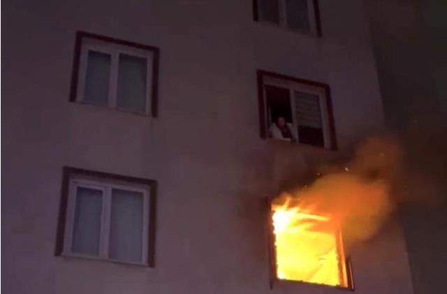 Alev alev yanan evi komşusu film izler gibi izledi