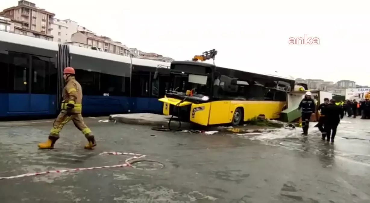 Alibeyköy\'deki Kazaya İlişkin Gözaltına Alınan Tramvay Sürüsücü Adliyeye Sevk Edildi