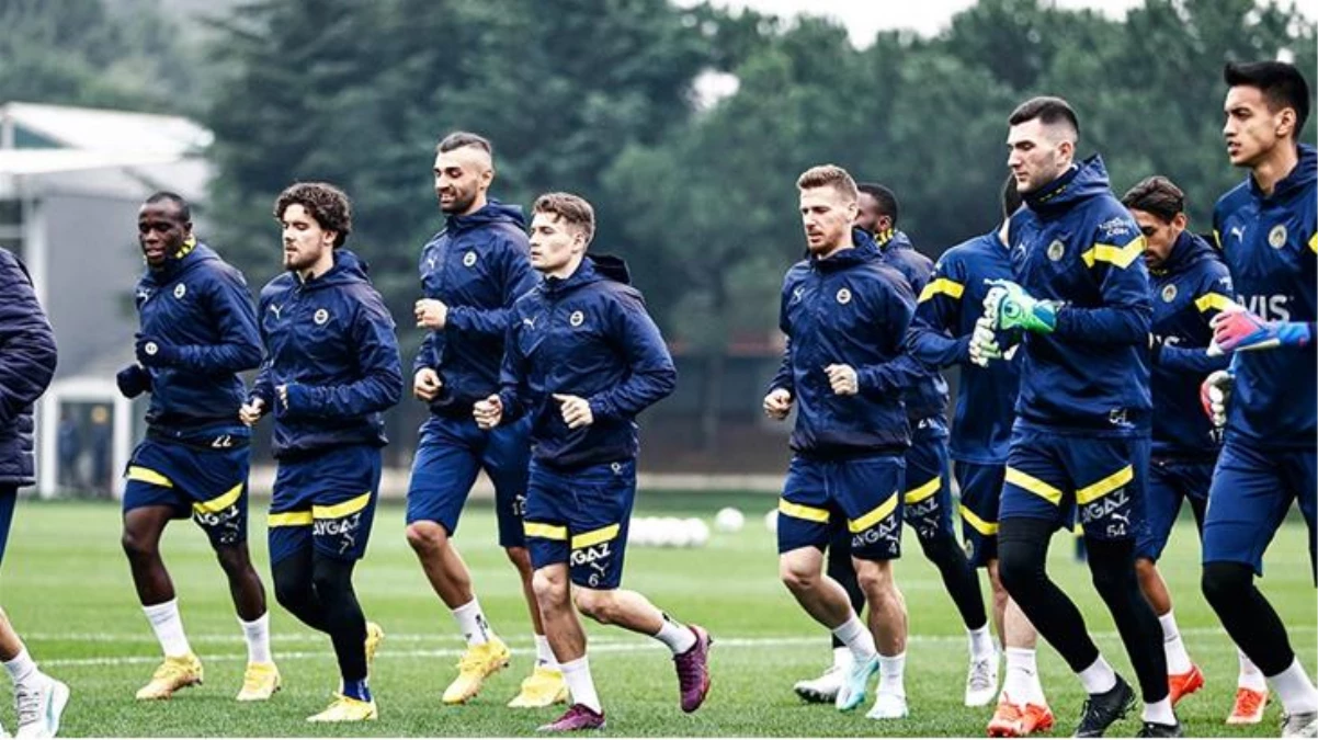 Fenerbahçe\'nin kamp kadrosu açıklandı! Yıldız futbolcuların hiç biri yok