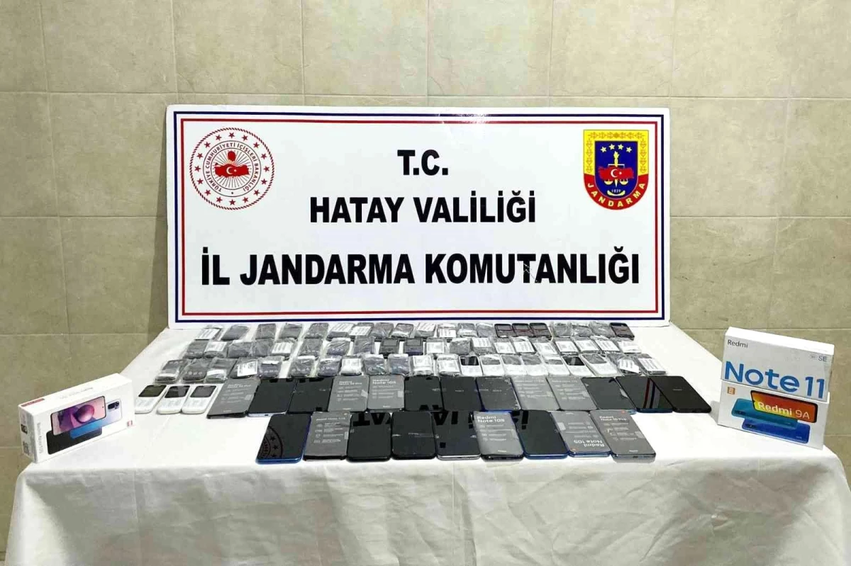 Hatay\'da piyasa değeri 1 milyon TL olan kaçak cep telefonları ele geçirildi