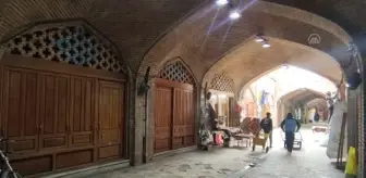 İran'ın bazı şehirlerinde esnaf kepenk kapattı