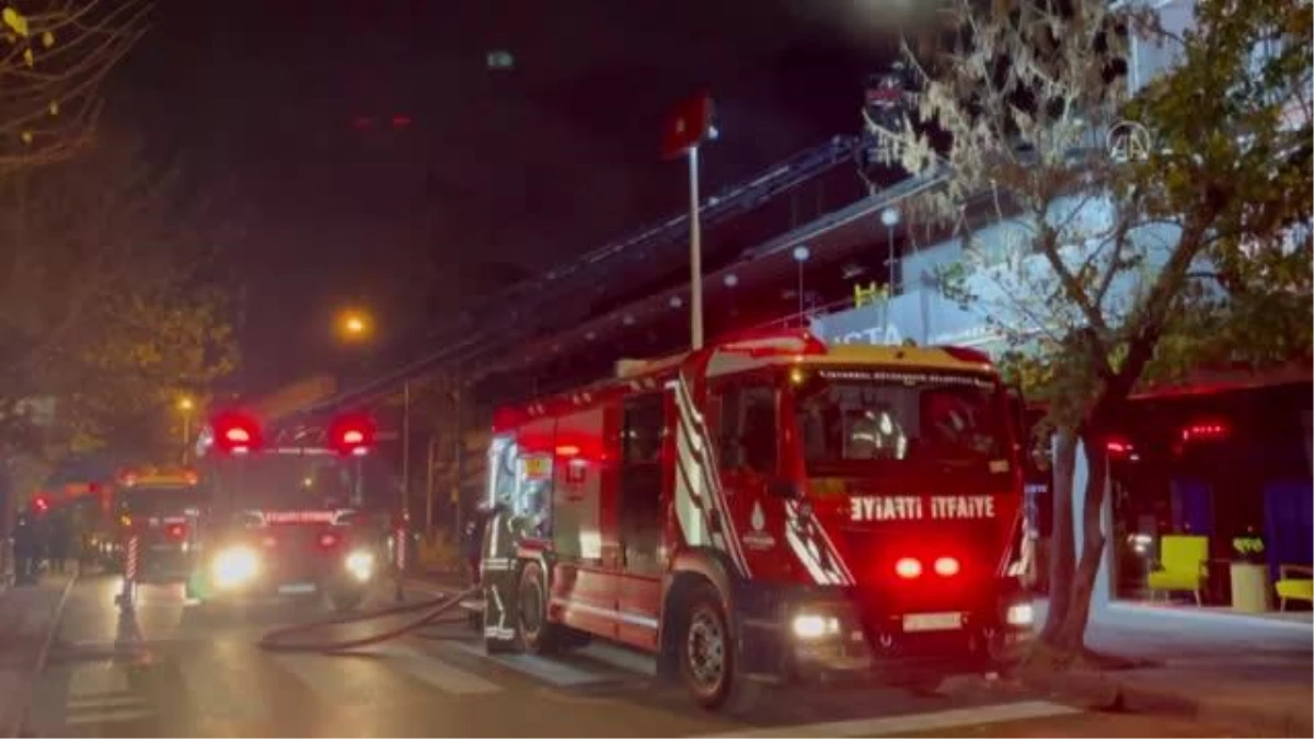 Kadıköy\'de iş yerinde çıkan yangın söndürüldü
