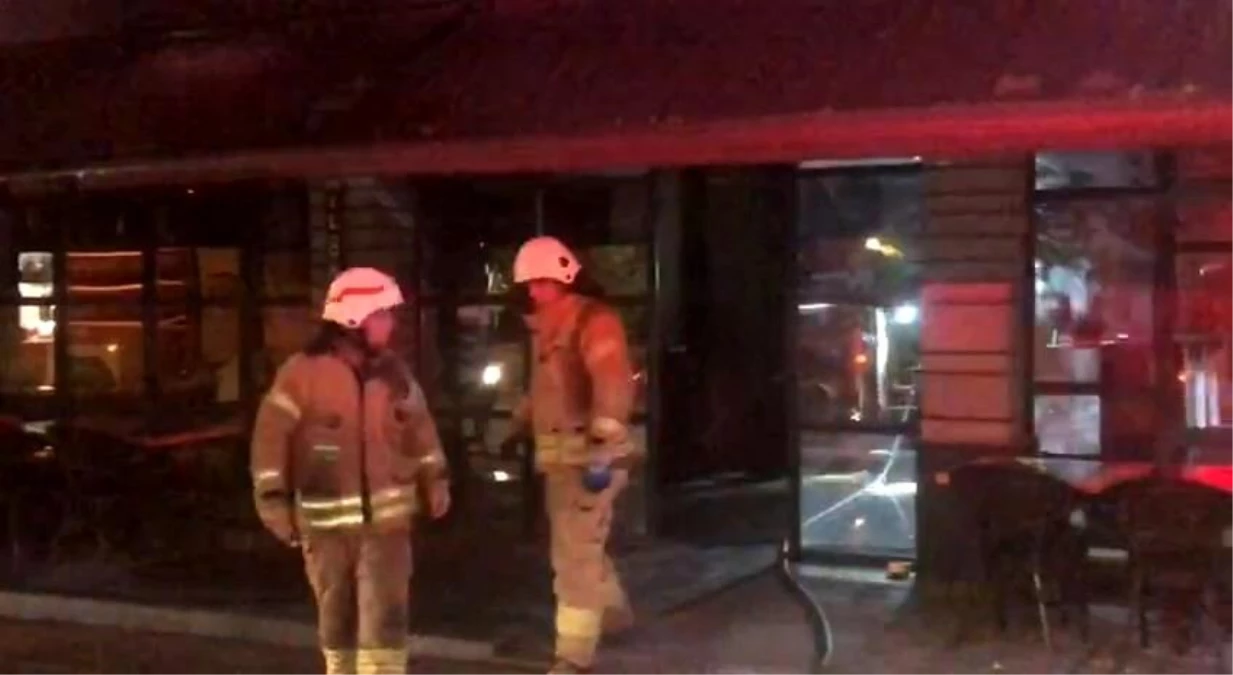 Kadıköy\'de korkutan iş yeri yangını