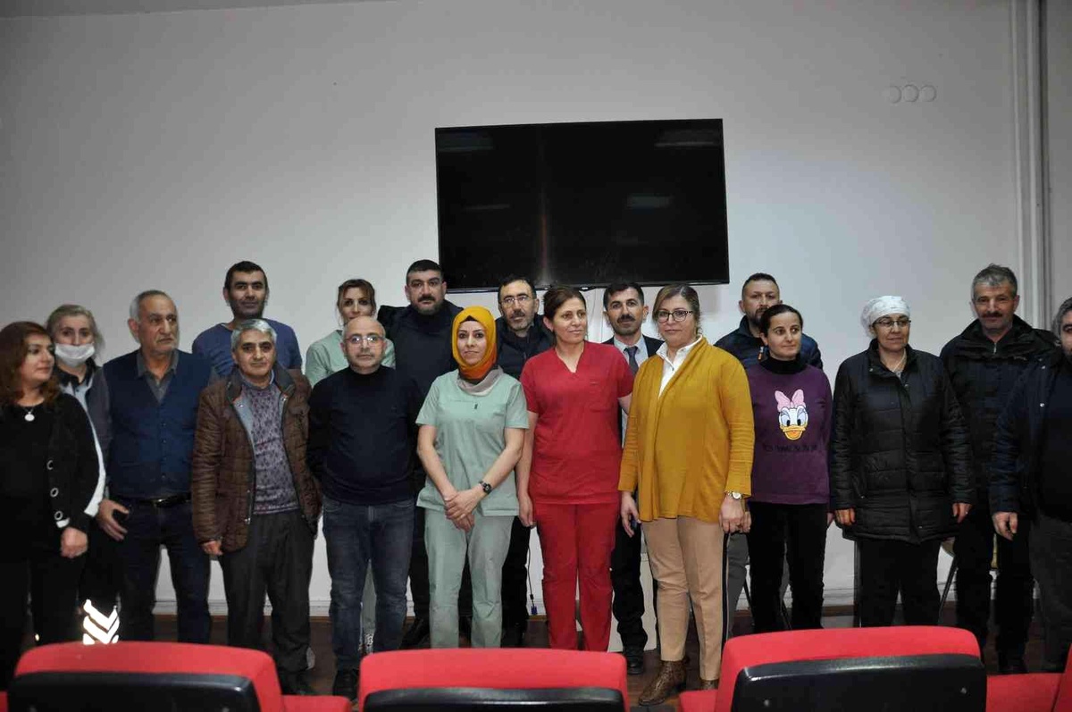 Kars\'ta öğretmenevi çalışanları kadro istiyor