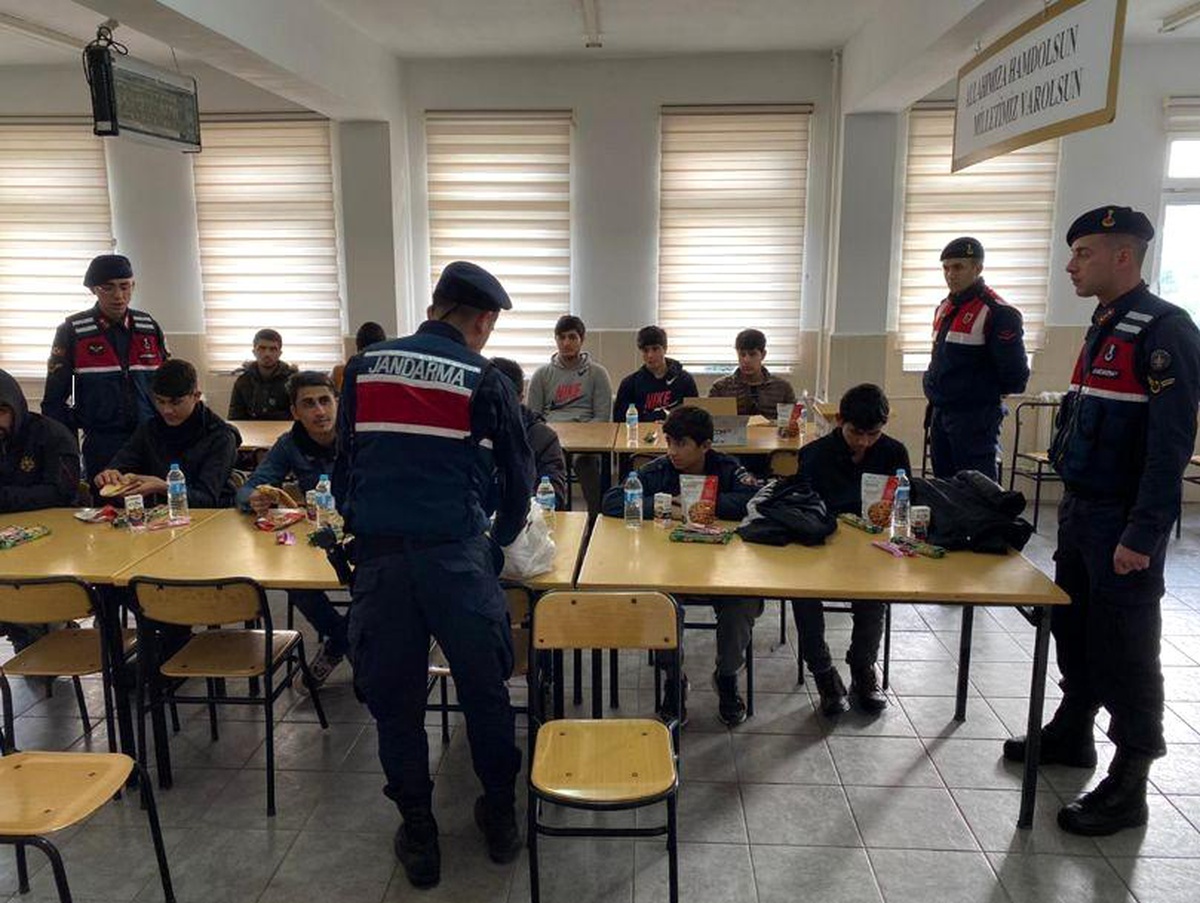 Kırklareli\'nde yakalanan bin 280 kaçak göçmen sınır dışı edildi