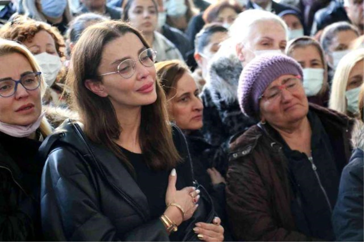 Manken Özge Ulusoy, babasının hayatını kaybettiği kaza esnasında kırılan saatini paylaştı