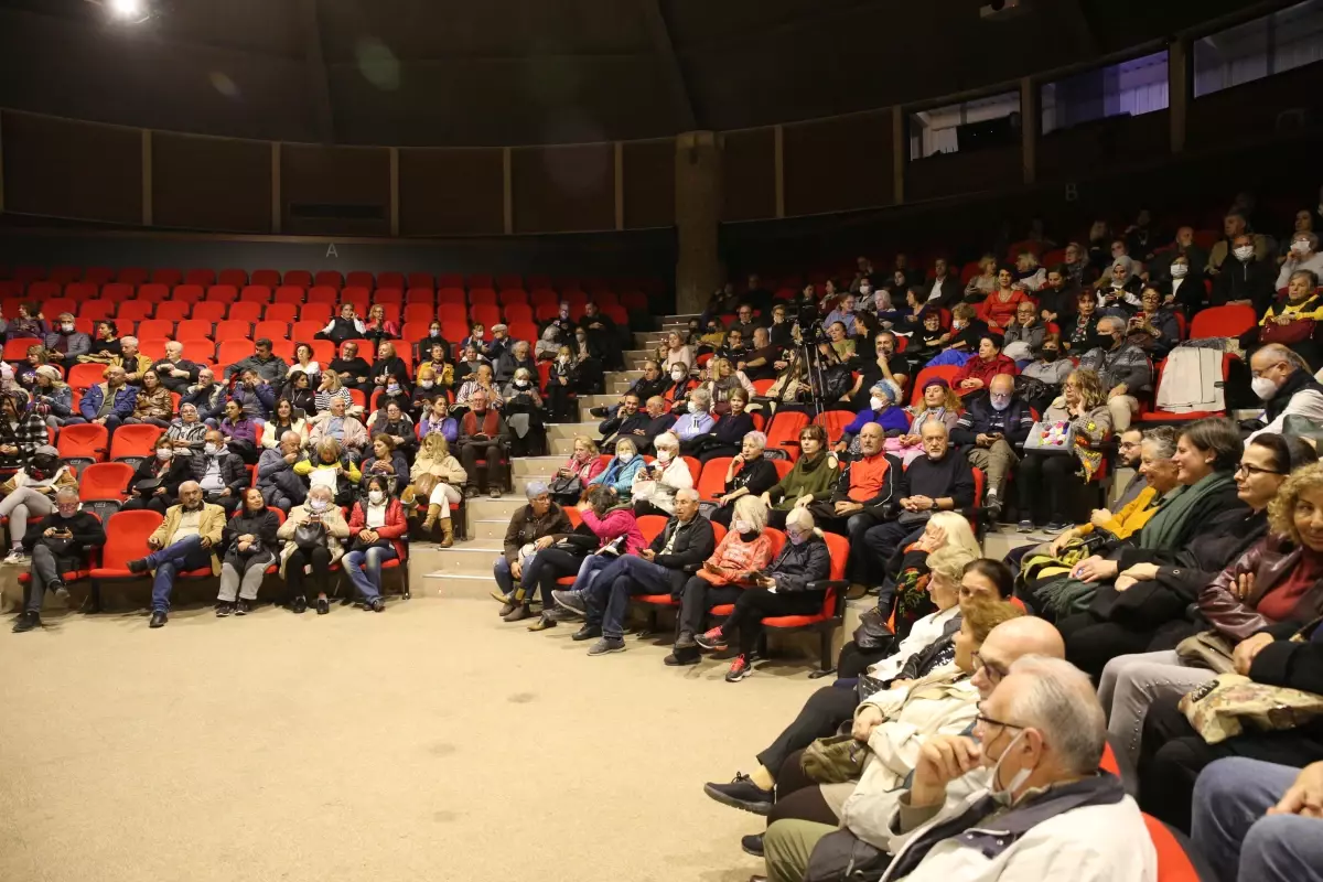 Sanatçı Zeki Müren 91. doğum gününde konserle anıldı