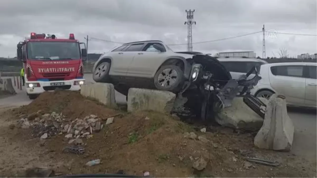 Tuzla\'da direksiyon hakimiyetini kaybeden sürücü beton bariyerlere çarptı - Güvenlik Kamerası