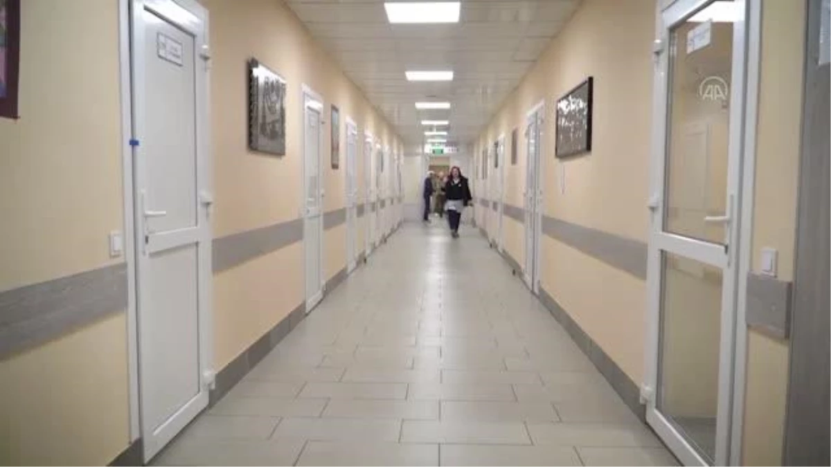 Ukrayna Devlet Başkanı Zelenskiy, yaralı askerleri hastanede ziyaret etti