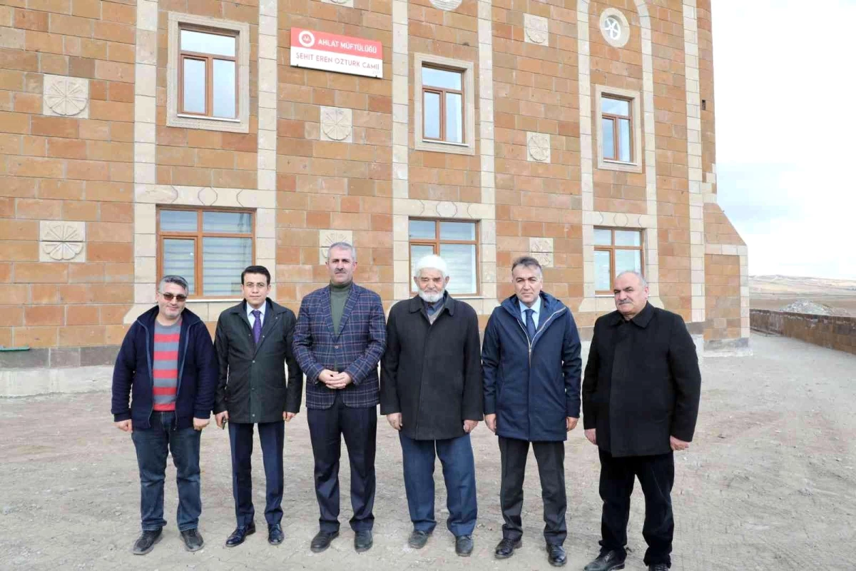 Bitlis Valisi Çağatay, Ahlatlı şehidin vasiyeti üzerine yaptırılan cami ve külliyeyi inceledi