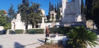 Atina Birinci Mezarlığı ünlü heykeltıraşların eserlerine ev sahipliği yapıyor