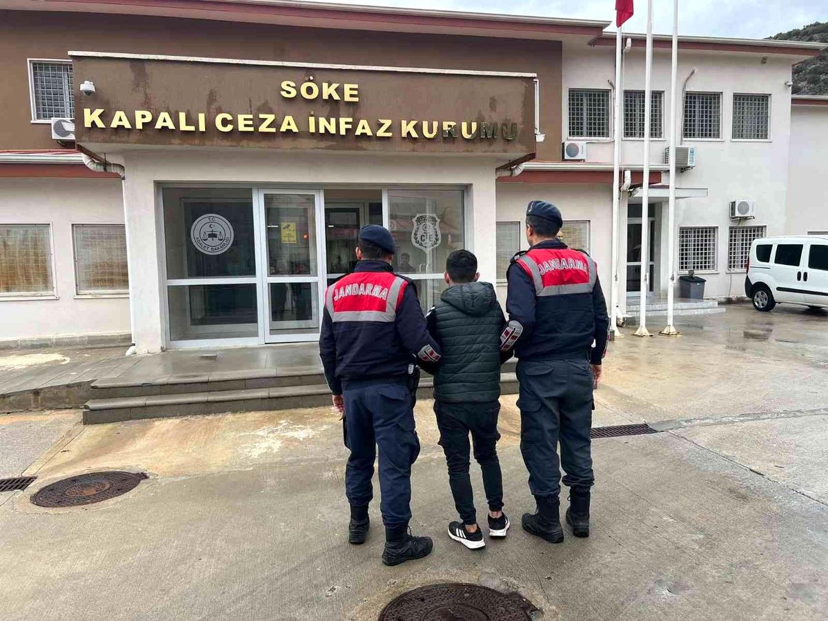 Aydın\'da hapis cezası ile aranan şahıslar jandarmaya takıldı