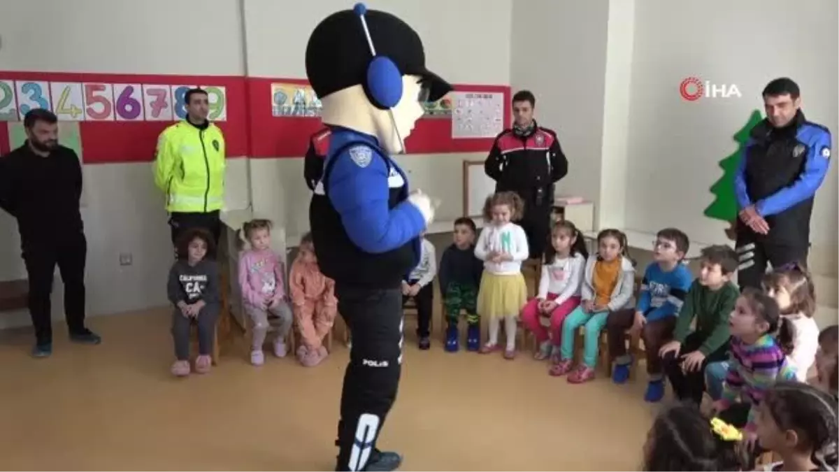 Çocuklar polis maskotu 'Kanka' ile eğlenerek öğrendi