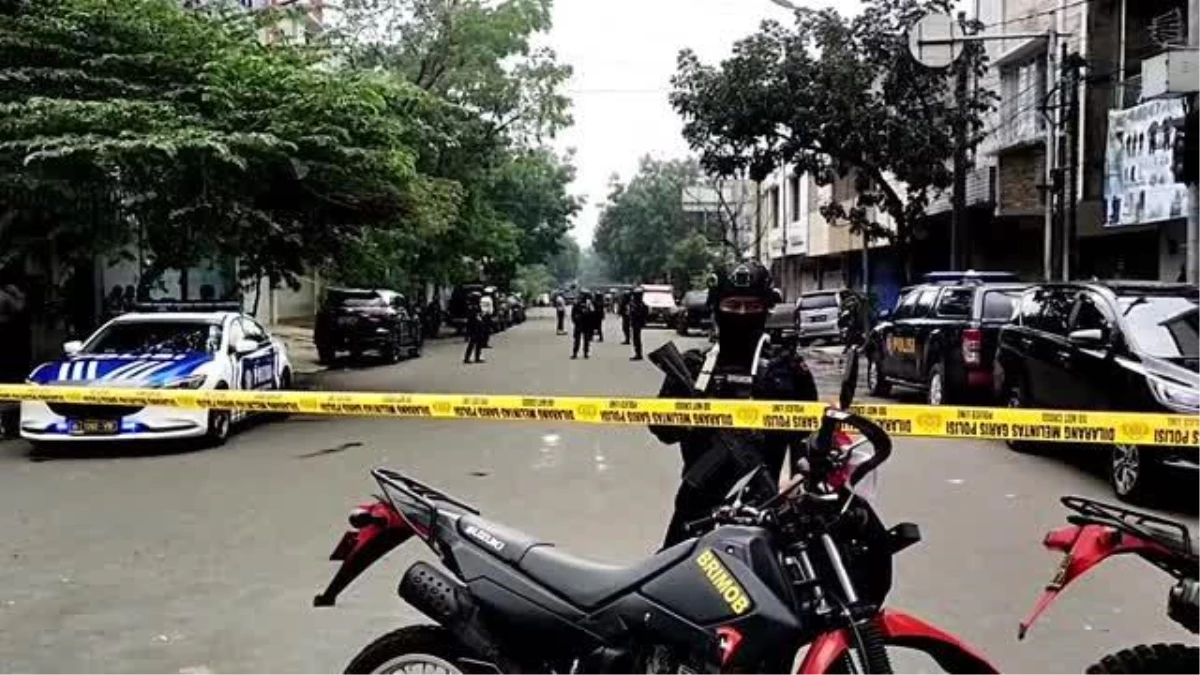 Endonezya\'da polis merkezine bombalı saldırı (2)