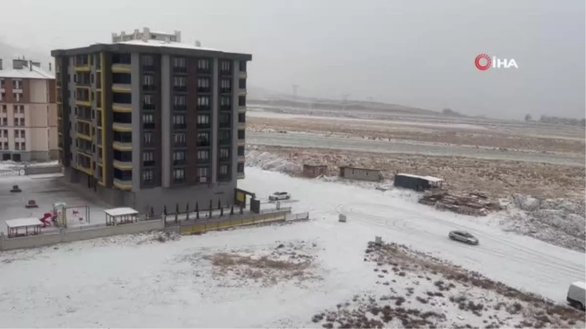 Erzurum güne karla uyandı, şehir beyaza büründü