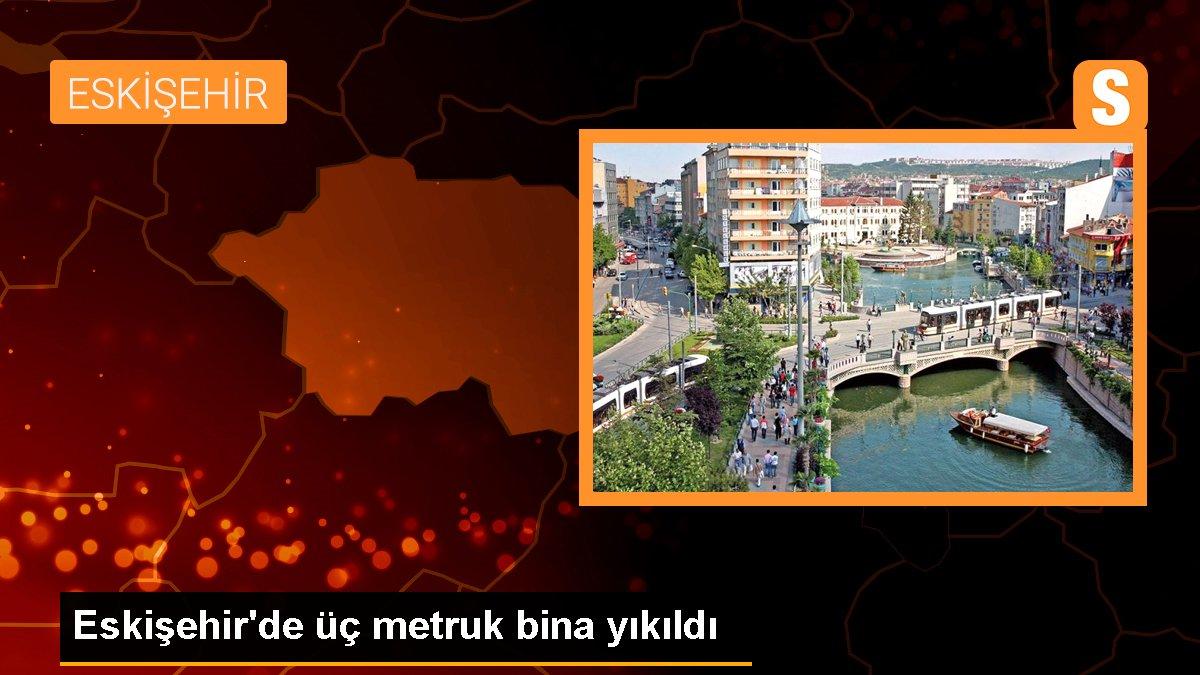 Eskişehir\'de üç metruk bina yıkıldı