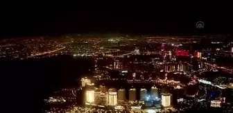 Farklı ülkelerden futbolseverler Katar'a akın ediyor