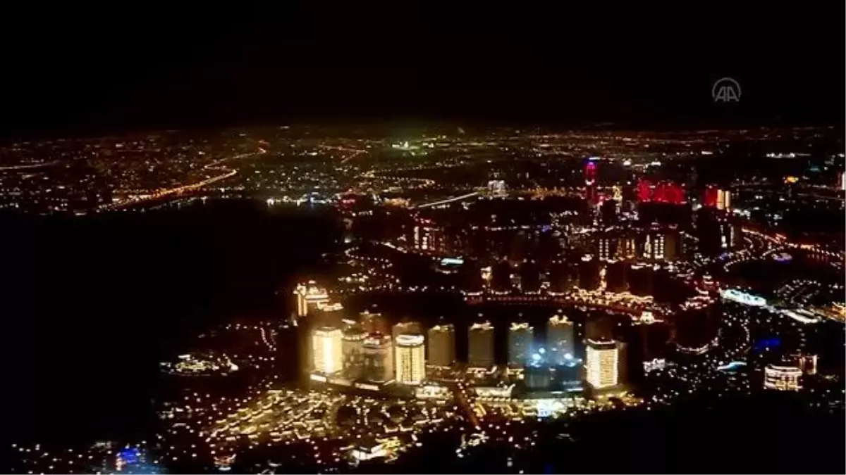 Farklı ülkelerden futbolseverler Katar'a akın ediyor