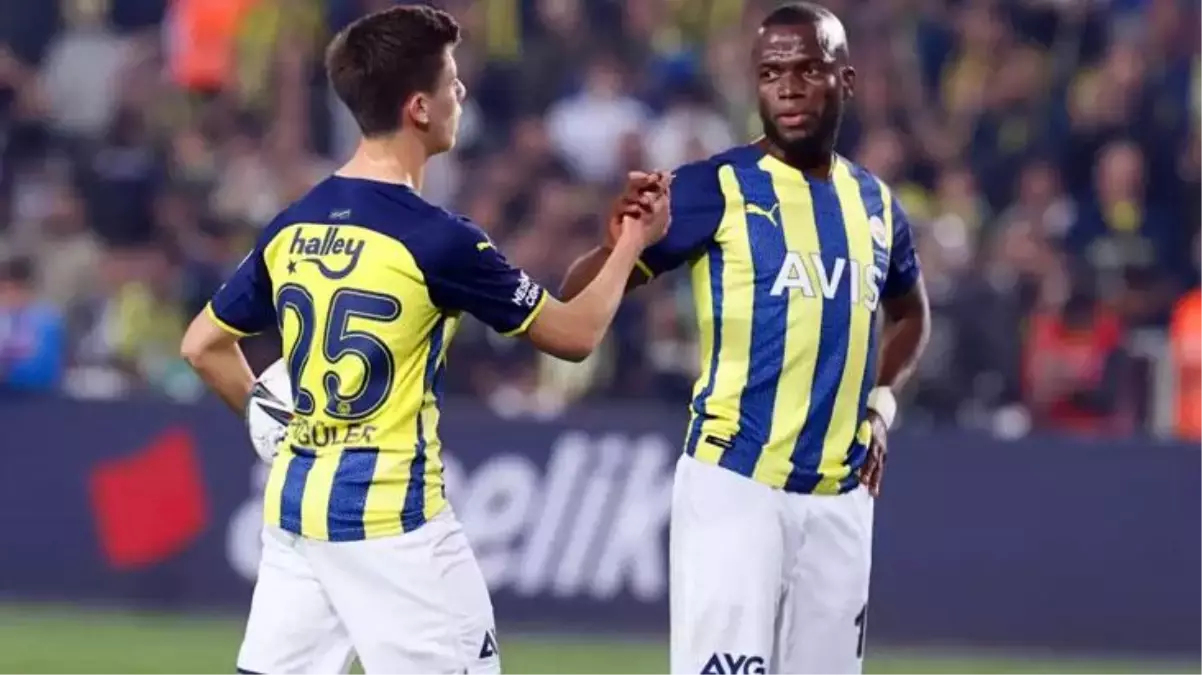 Fenerbahçe\'nin yıldızına İtalya\'dan kafa karıştıracak teklif! Vereceği karar merakla bekleniyor