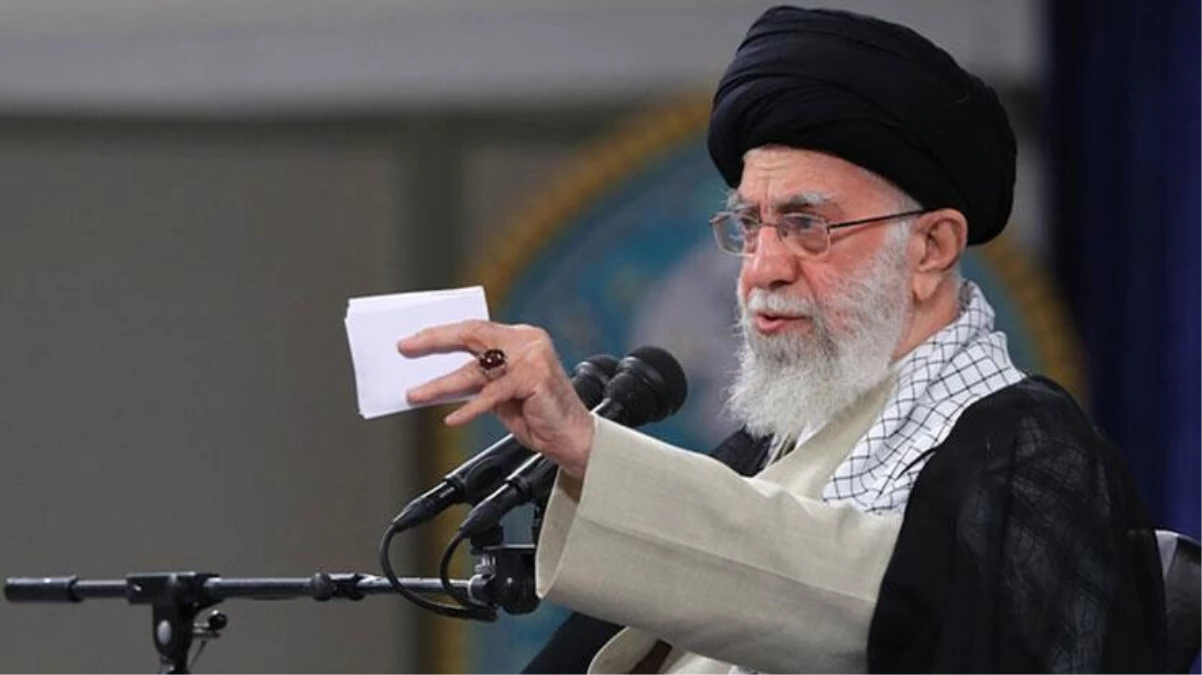 İran\'da protestolar sürerken dini lider Hamaney\'den "Devrim" açıklaması