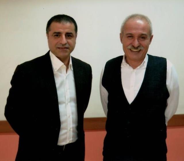 İran'daki eylemlere destek için saçını kazıtan Selahattin Demirtaş'ın son görüntüsü İran'daki eylemlere destek için saçını kazıtan Selahattin Demirtaş'ın son görüntüsü