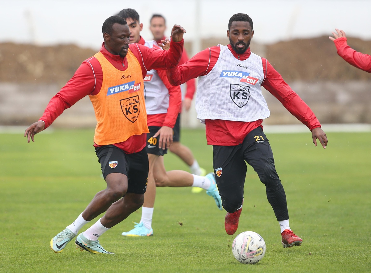 Kayserispor\'da hazırlıklar sürüyor