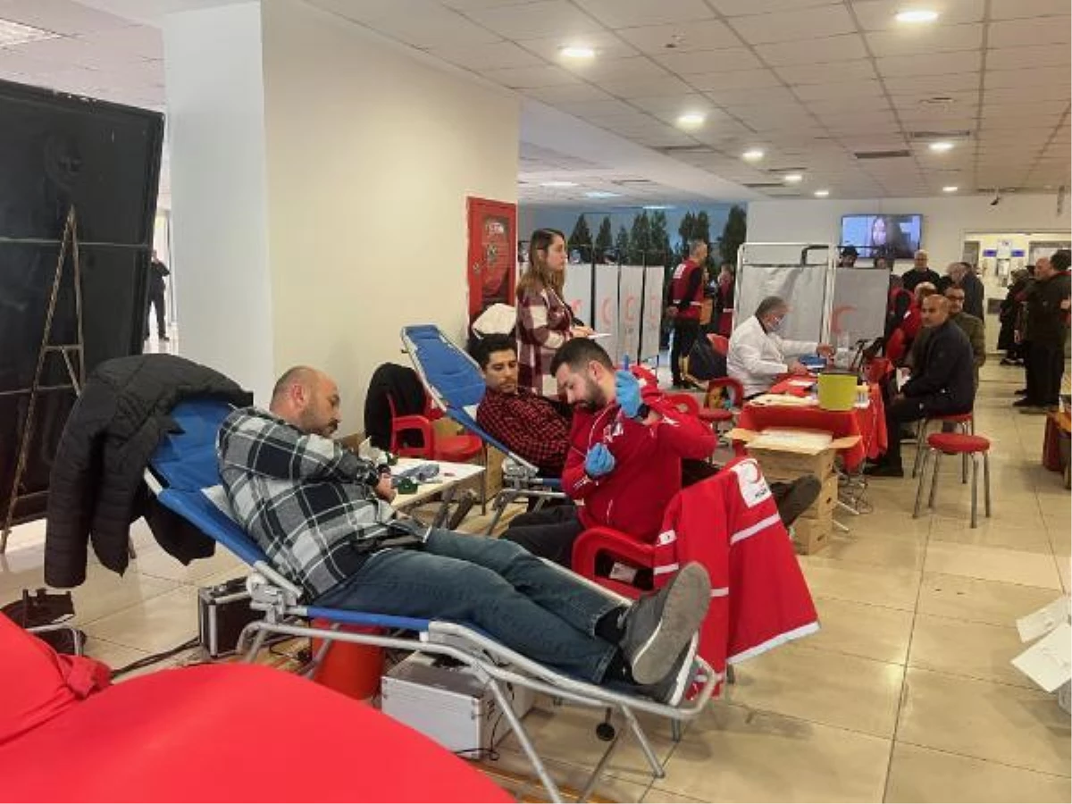 MALTEPE KAYMAKAMLIĞINDA KURULAN KAN BAĞIŞI STANDINA YOĞUN İLGİ