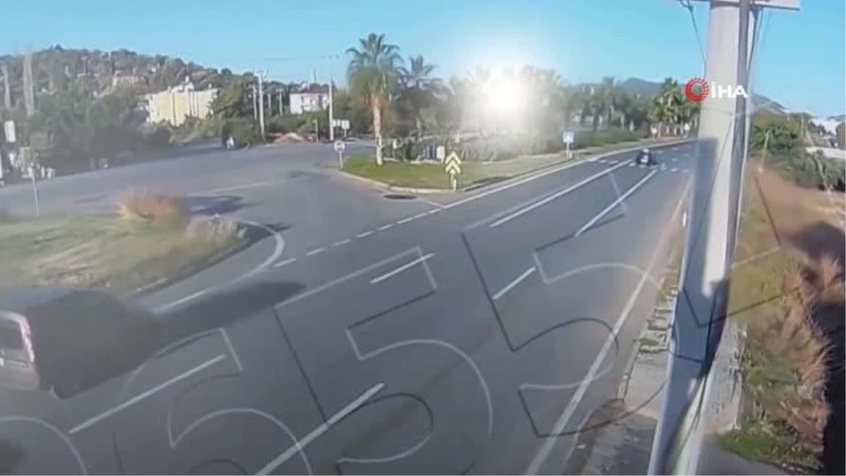 Motosiklet sürücüsünü ölüme götüren feci kaza kamerada