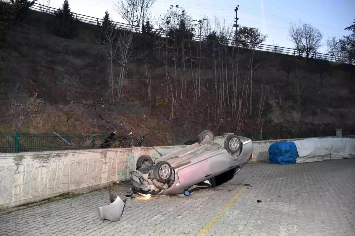 Otomobil 150 metre yükseklikten pazar yerine düştü: 2 yaralı