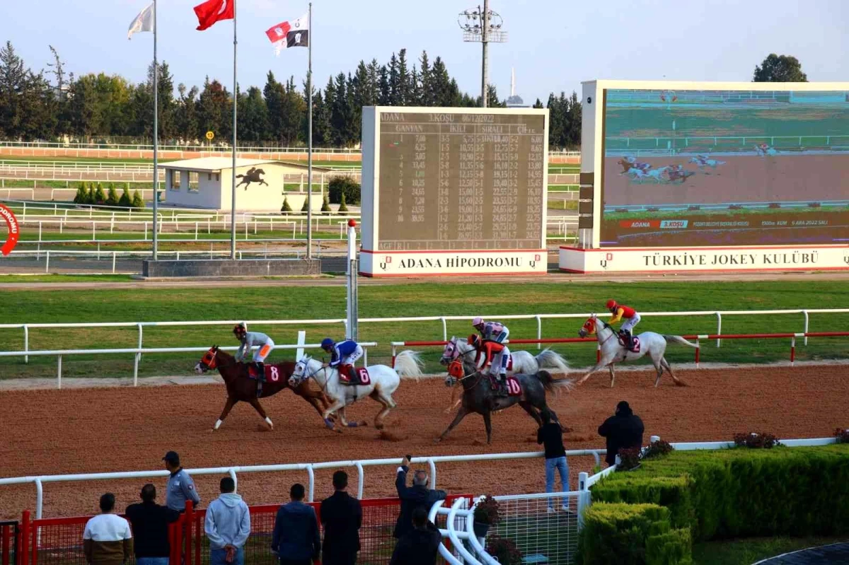 Pozantı Belediye Başkanlığı Koşusu Kupası\'nı Zafer Meydanı kazandı