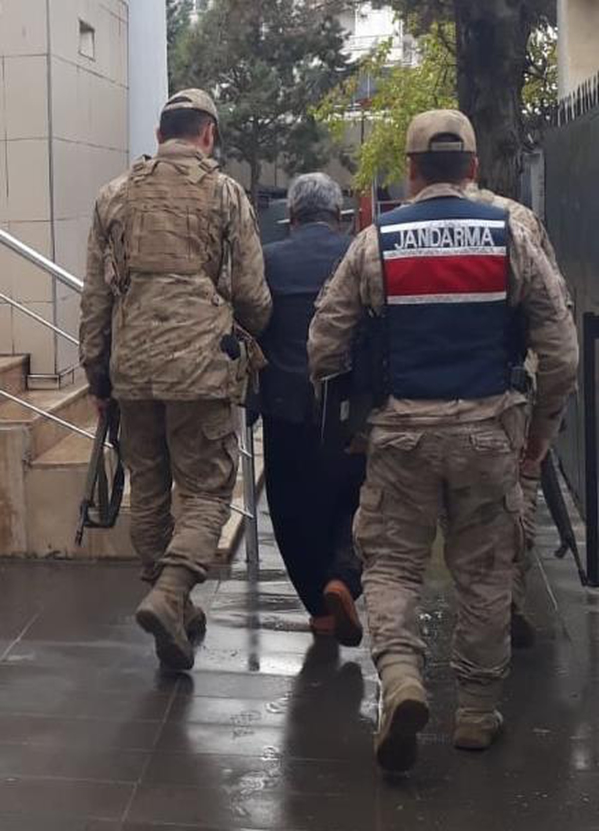 Şanlıurfa\'da 20 yıl 10 ay hapis cezasıyla aranan hükümlü yakalandı