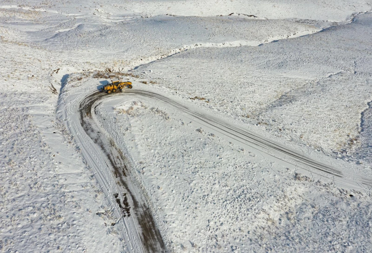 Kardan kapanan yollar açıldı