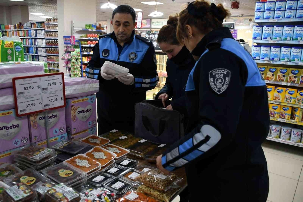 Zabıtadan marketlerde ürün denetimi