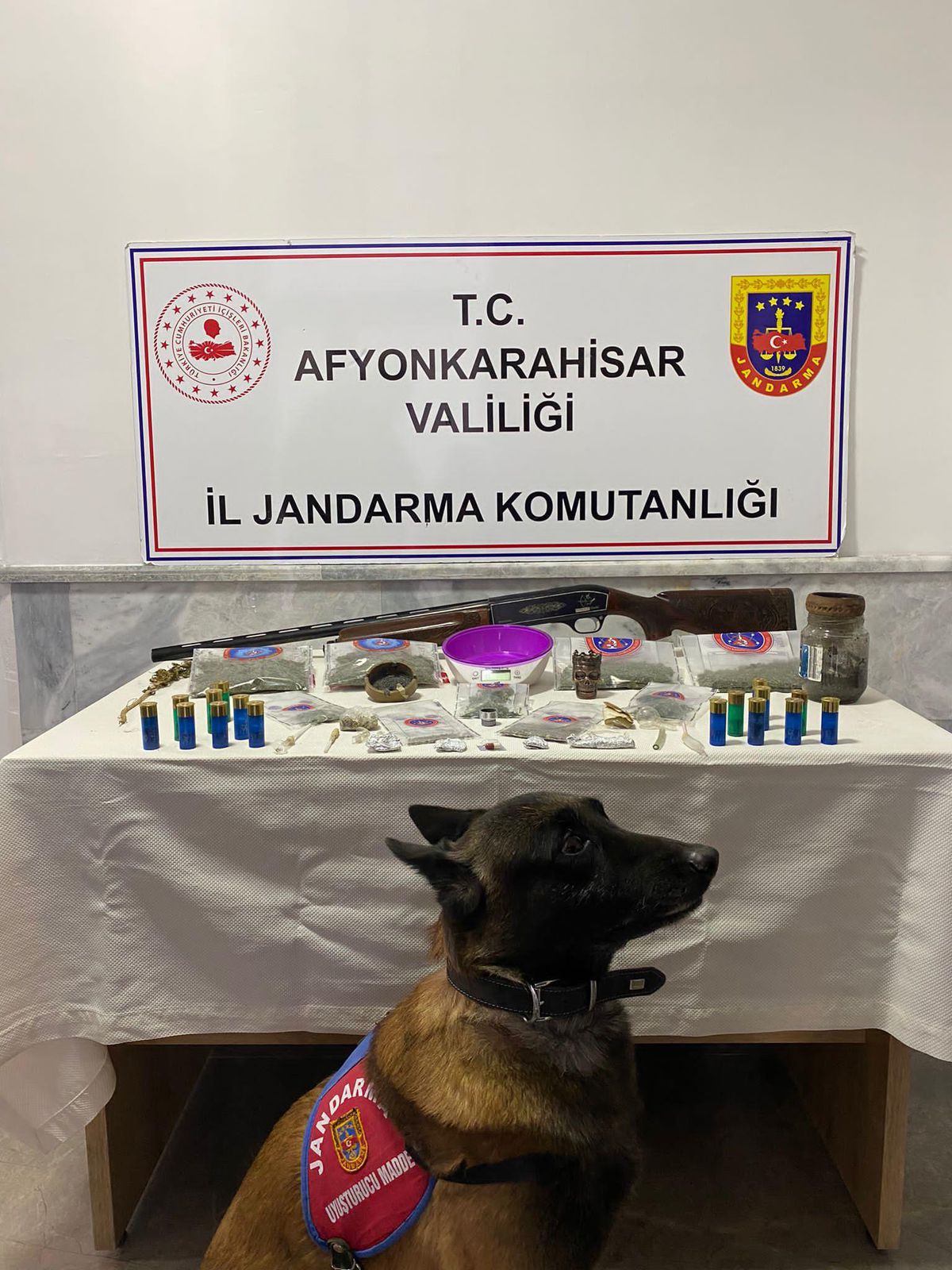 Afyonkarahisar\'da uyuşturucu operasyonunda 2 şüpheli yakalandı