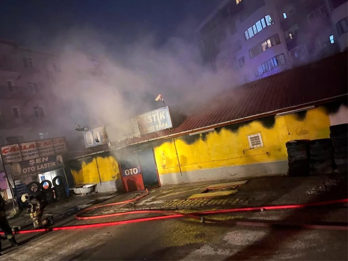Ankara\'da yan yana bulunan 3 dükkan yandı