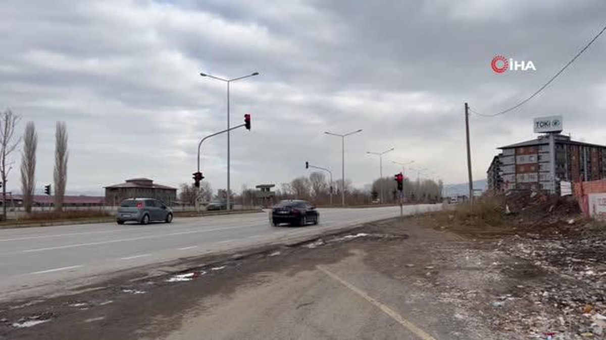 Araçlar, trafik ışıklarına aldırış etmiyor