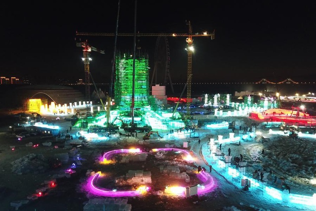 Çin'in Kuzeyinde Harbin Kar ve Buz Dünyası'nın İnşası Sürüyor