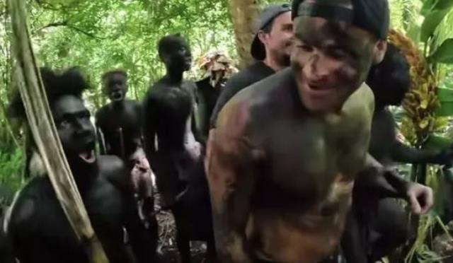 Dünya ile bağlantısı olmayan kabileyi görmeye gitti, fark ettiği detayla hayrete düştü