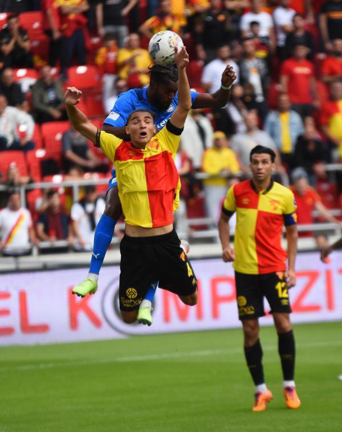 Göztepe\'de Emir istikrarıyla göz dolduruyor