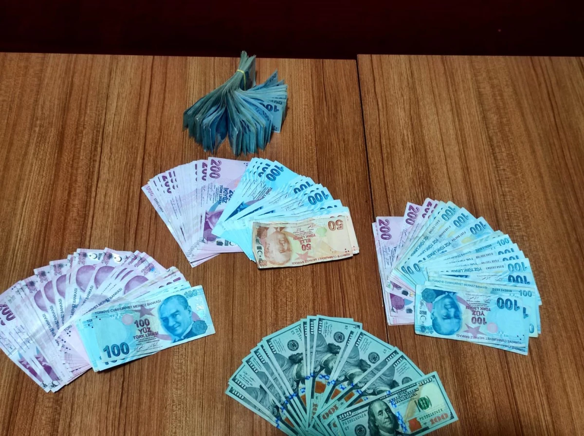 Hatay\'da ATM önünde düşürülen parayı alan şüpheli yakalandı