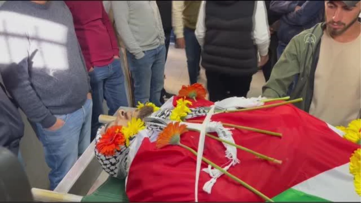 İsrail askerlerinin öldürdüğü Filistinli gencin cenaze töreni