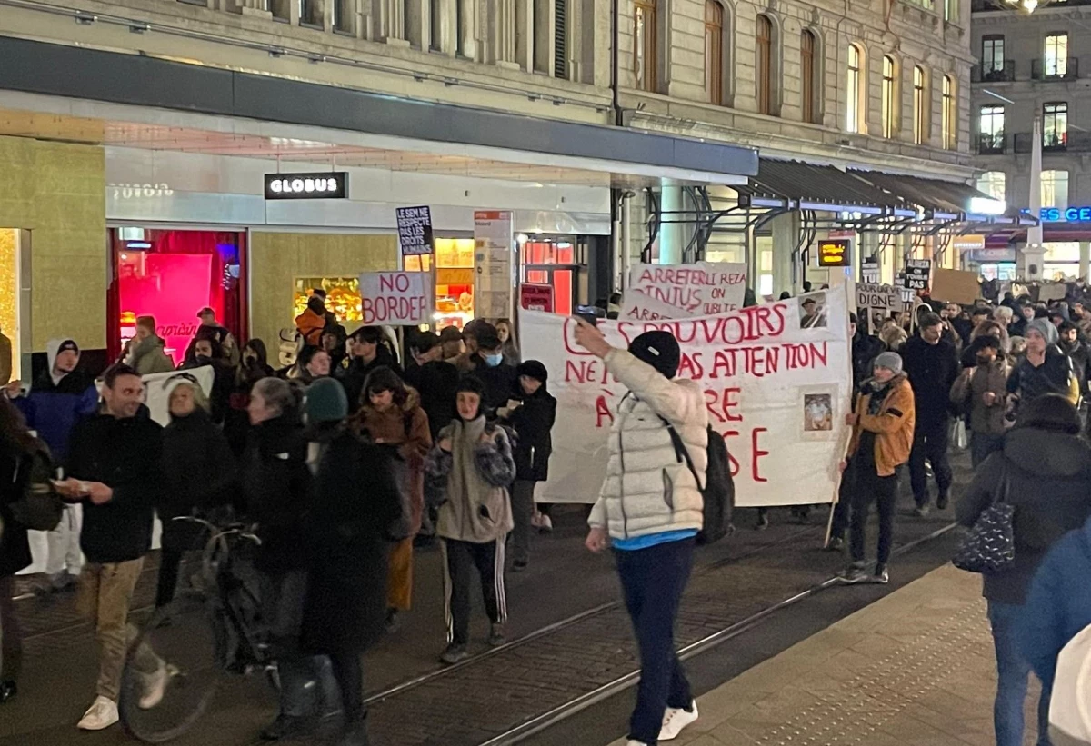 İsviçre\'de sığınma talebi reddedilen göçmenin intiharının ardından protesto düzenlendi