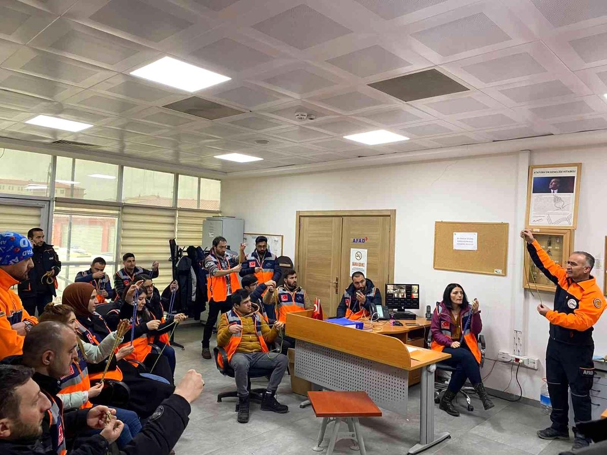 Kars\'ta AFAD gönüllü eğitimleri sürüyor