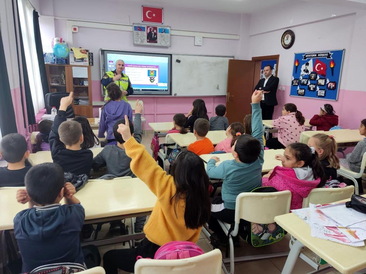 Kırklareli\'nde öğrencilere trafik eğitimi